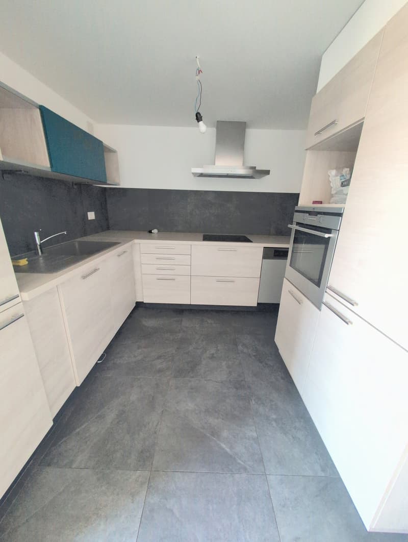 Occasione! In affitto, nel cuore di Charrat, un bell'appartamento di 3.5 locali ristrutturato, con una grande terrazza! (3)