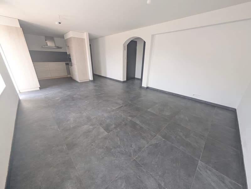 Occasione! In affitto, nel cuore di Charrat, un bell'appartamento di 3.5 locali ristrutturato, con una grande terrazza! (7)