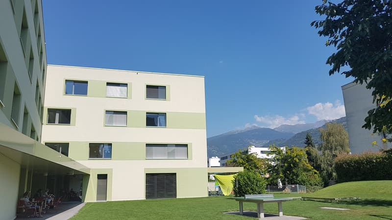 For rent! A spacious 2-room apartment with a parking space, in Sion (7)