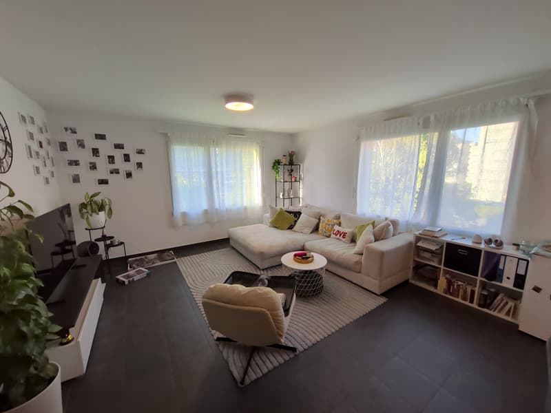 For rent! A spacious 2-room apartment with a parking space, in Sion (4)