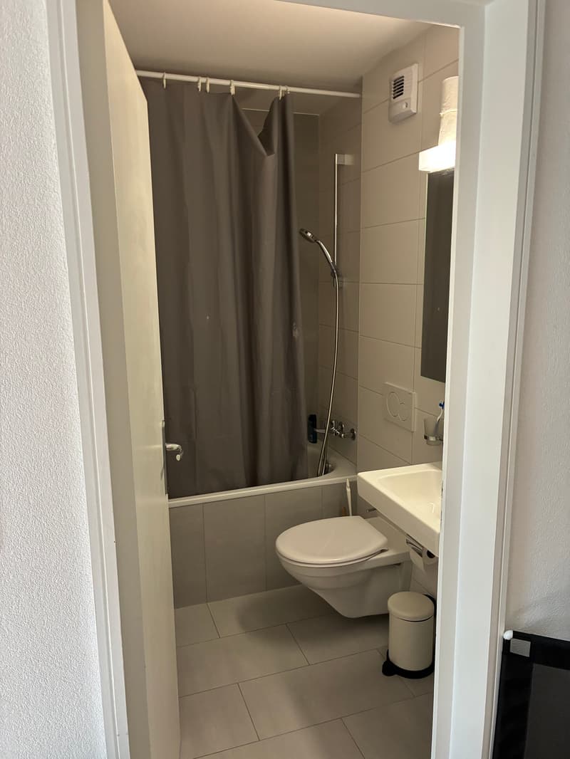 À louer, un joli appartement de 2 pièces 1/2, dans un immeuble d'époque, au coeur de St-Maurice ! (6)