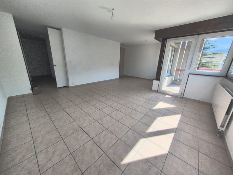 À louer ! Un spacieux appartement de 5 pièces 1/2, entouré de verdure, à l'entrée Ouest de Sion ! (6)