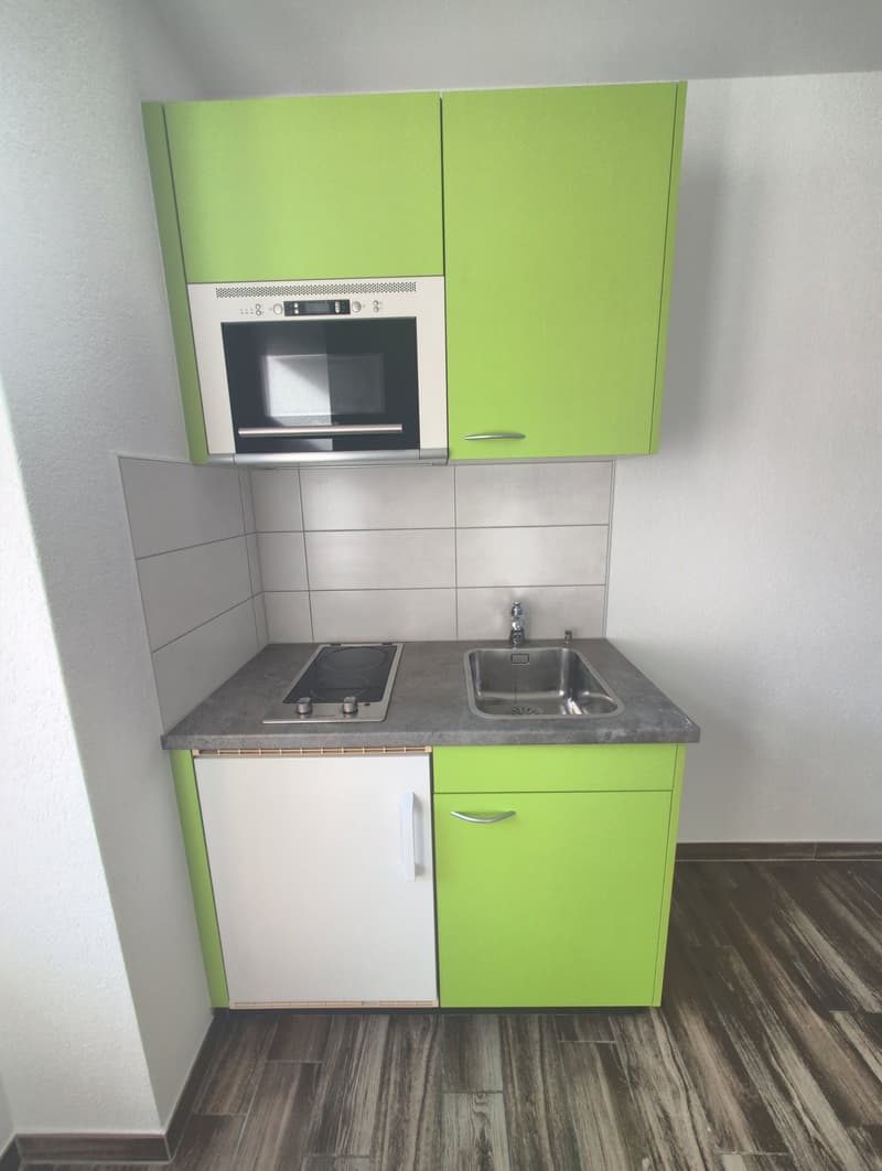 À louer, dans la rue du Bourg à Sierre, un petit studio de 14 m2 ! (3)