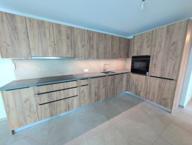 Belle opportunité ! Très bel appartement de 3 pièces 1/2, avec terrasse, à louer à Saxon ! (3)