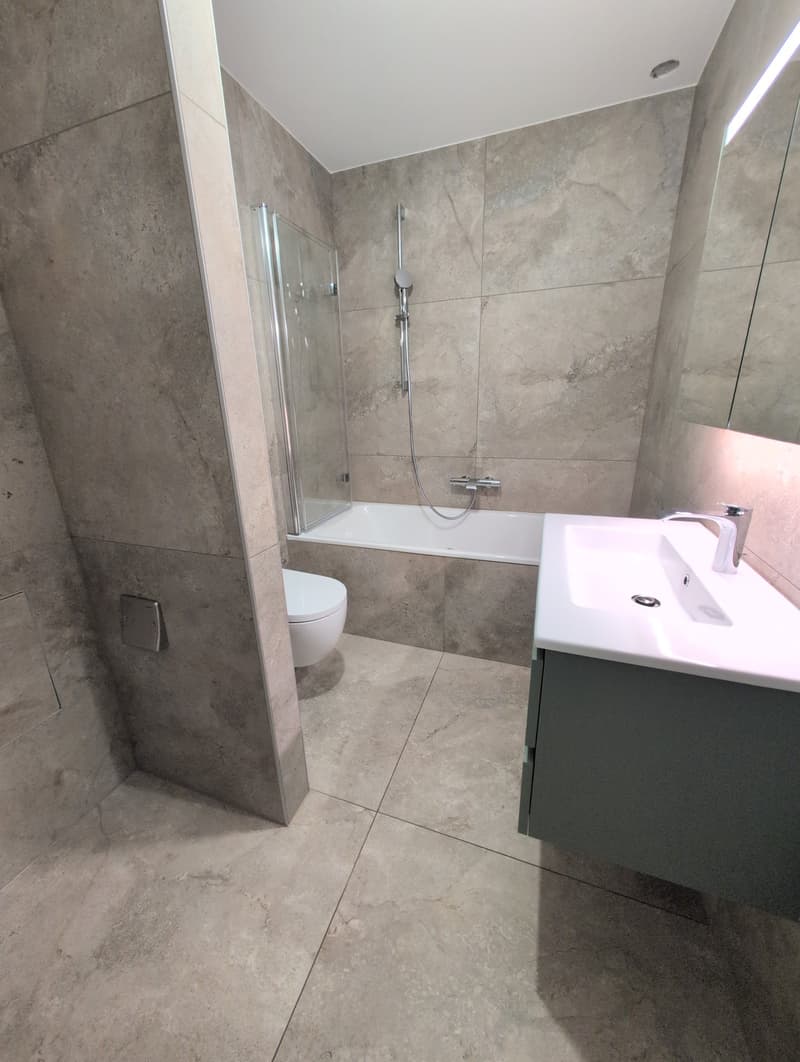 Petit bijou ! À louer, un magnifique 3 pièces 1/2 NEUF, avec grand balcon, à Martigny ! (17)