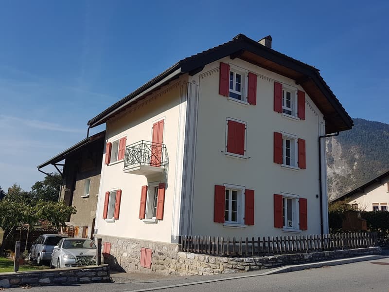 À louer ! un très bel appartement de charme de 4 pièces 1/2 en duplex, à St-Pierre-de-Clages ! (1)