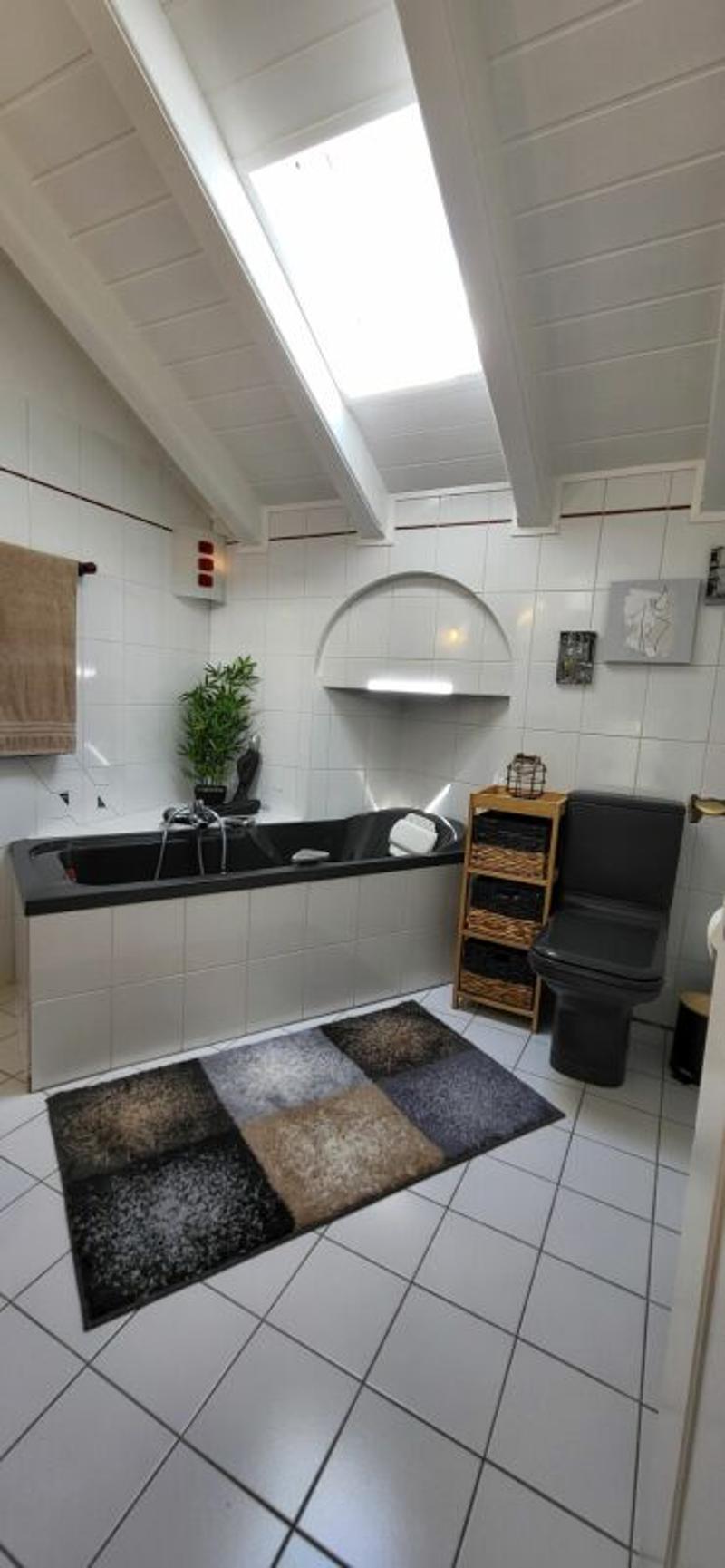 Character property consisting of 3 apartments (24)