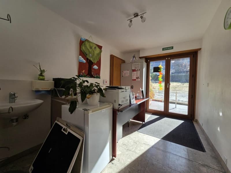 Lokale von etwa 190m2 im Zentrum von Saxon, ideal für Arztpraxis (5)