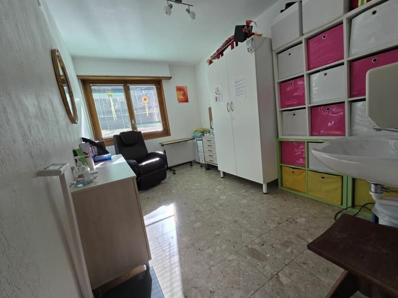 Lokale von etwa 190m2 im Zentrum von Saxon, ideal für Arztpraxis (6)