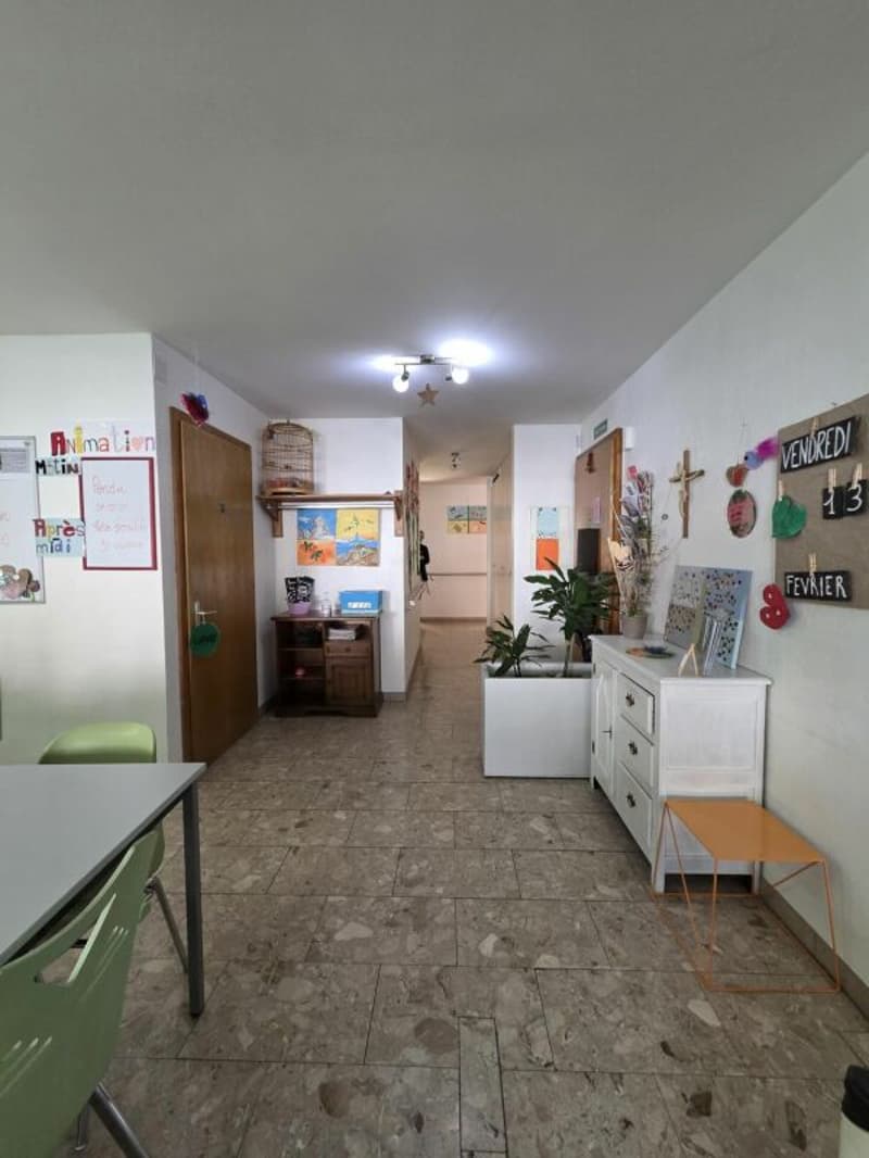 Lokale von etwa 190m2 im Zentrum von Saxon, ideal für Arztpraxis (4)