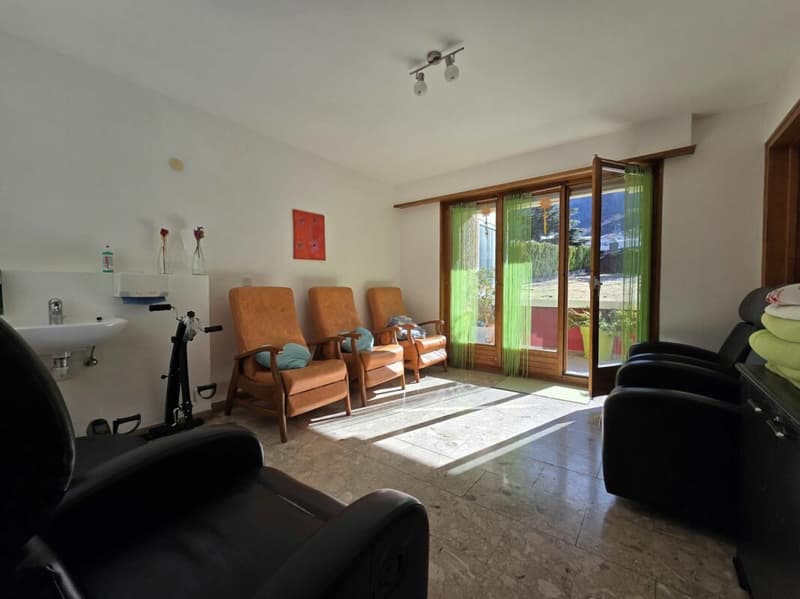 Lokale von etwa 190m2 im Zentrum von Saxon, ideal für Arztpraxis (2)