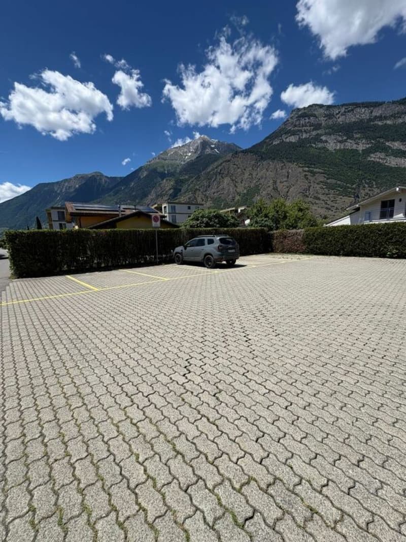 Außenparkplatz (2)