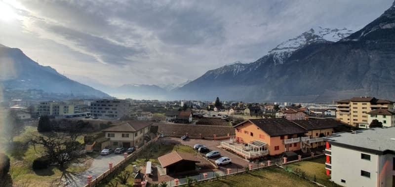 meublé - 2.5 pces en attique à l'entrée du village avec places de parc et balcon (8)