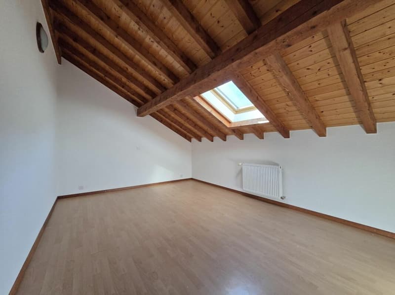 Appartement de 5 pièces 1/2 en duplex avec balcon et places de parc extérieures (7)