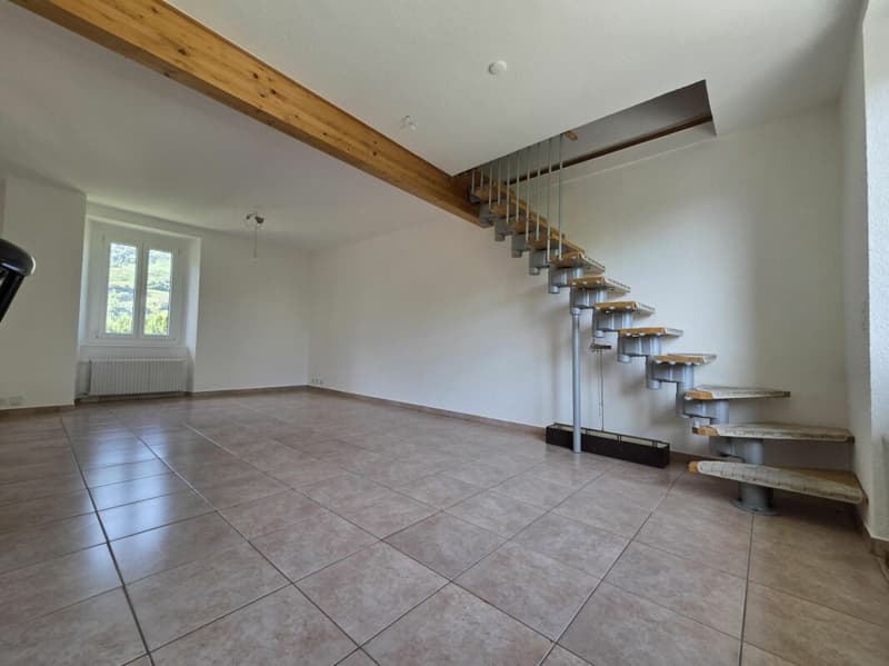 Appartement de 5 pièces 1/2 en duplex avec balcon et places de parc extérieures (2)