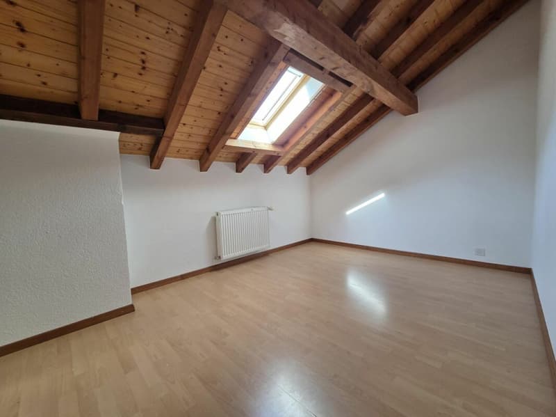 Appartement de 5 pièces 1/2 en duplex avec balcon et places de parc extérieures (5)