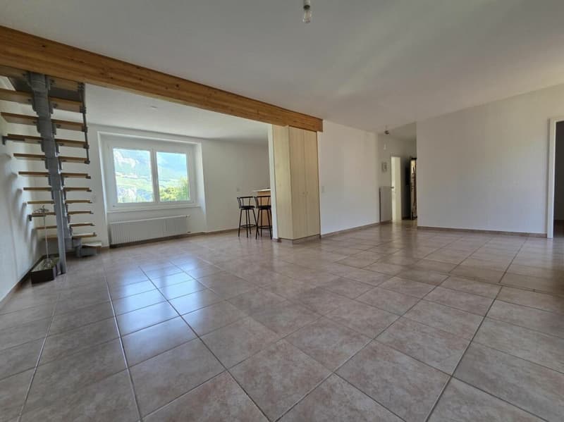 Appartement de 5 pièces 1/2 en duplex avec balcon et places de parc extérieures (4)