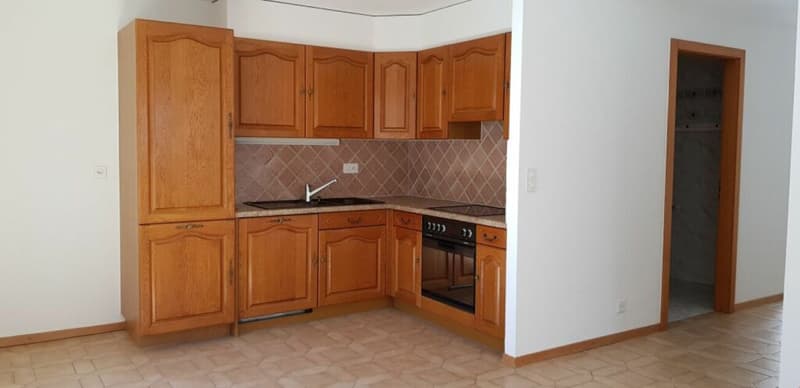 Spacious 2.5-room apartment in the village center with parking space (1)