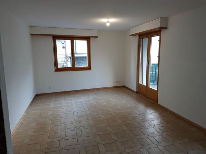 Spacious 2.5-room apartment in the village center with parking space (5)