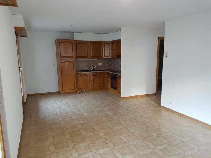 Spacious 2.5-room apartment in the village center with parking space (3)