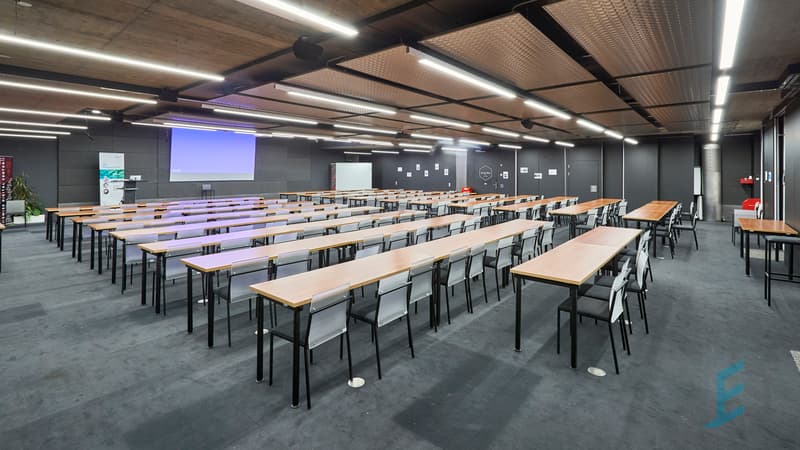 Techno-pôle Sierre - Salle de conférence / Techno-pôle Sierre - Konferenzsaal / Techno-pôle Sierre - Conference room