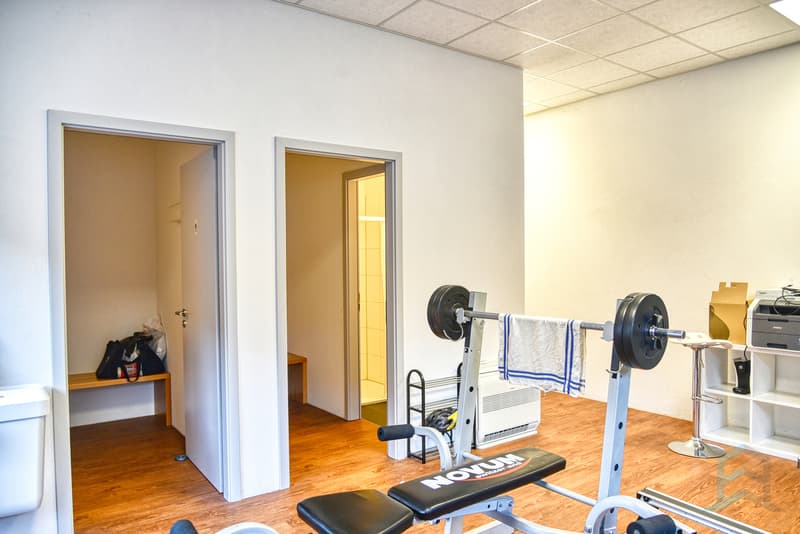 Ecoparc DAVAL - Salle de fitness avec douches / Ecoparc DAVAL - Fitnessraum mit Duschen / Ecoparc DAVAL - Fitness room with showers