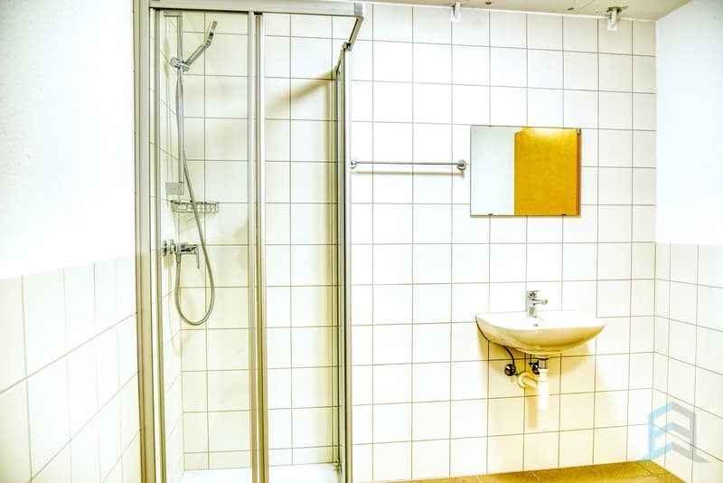 Halle industrielle Sierre - Vestiaire et douche / Industriehalle Siders - Garderobe und Dusche / Halle industrielle Sierre - Cloakroom and shower