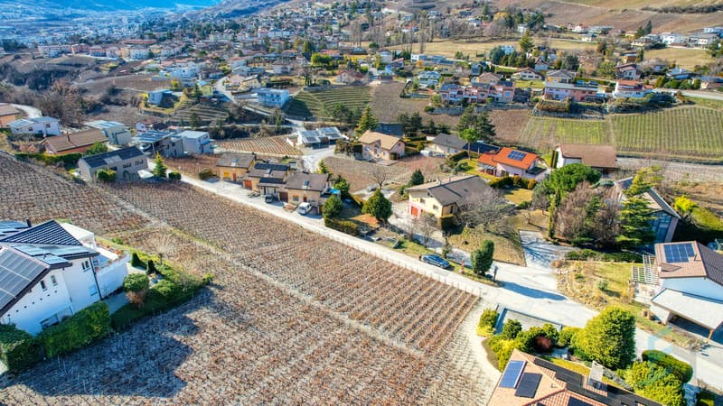 Terrain à bâtir Miège - vue drone / Baugrundstück Miège - Drohnenansicht / Building plot Miège - drone view