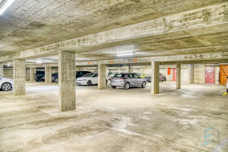 Place de parc à Sierre / Parkplätze in Sierre / Parking Spaces in Sierre