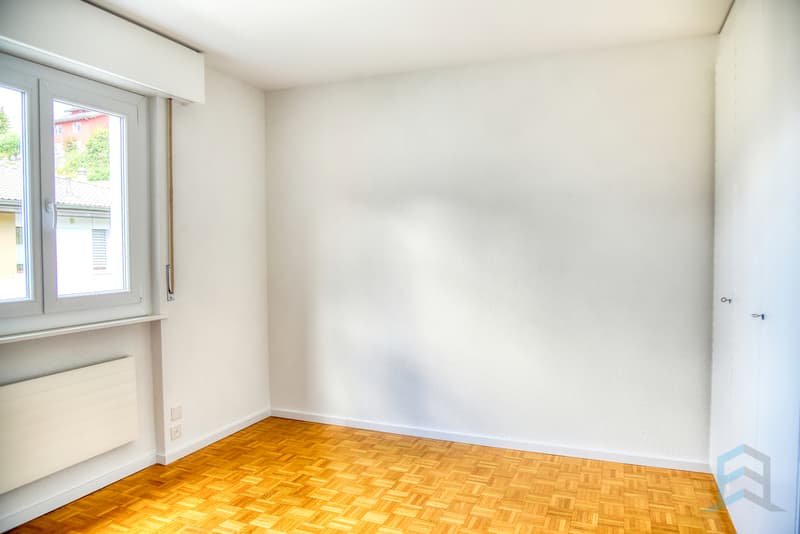 Appartement Sierre - Chambre 2 / Ferienwohnung Sierre - Schlafzimmer 2 / Sierre Apartment - Bedroom 2