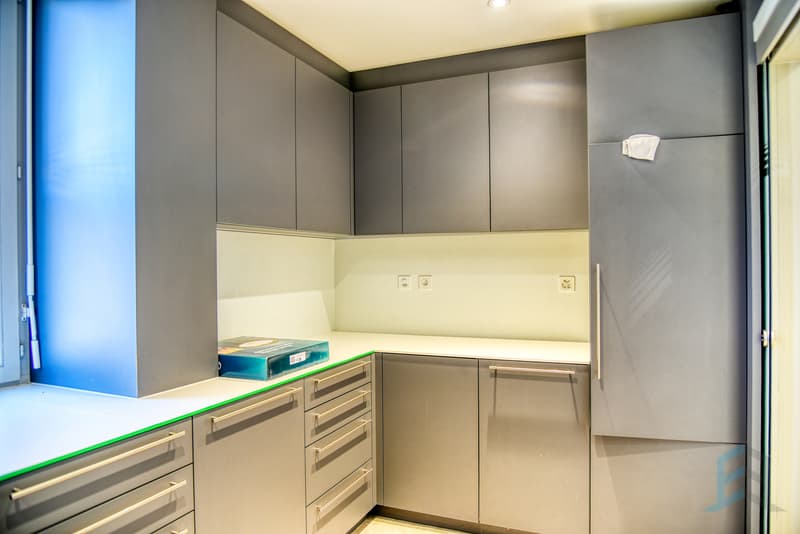 Local commercial Chalais - Cuisine  / Gewerbeimmobilie in Chalais - Küche  / Commercial Space in Chalais - Kitchen