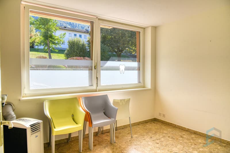 Local commercial Chalais - Salle d'attente / Gewerbeimmobilie in Chalais - Wartezimmer / Commercial Space in Chalais - Waiting Room