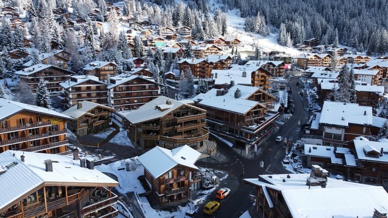 RARE OPPORTUNITY PRESTIGIOUS CENTRAL LUXURY CHALET (2)