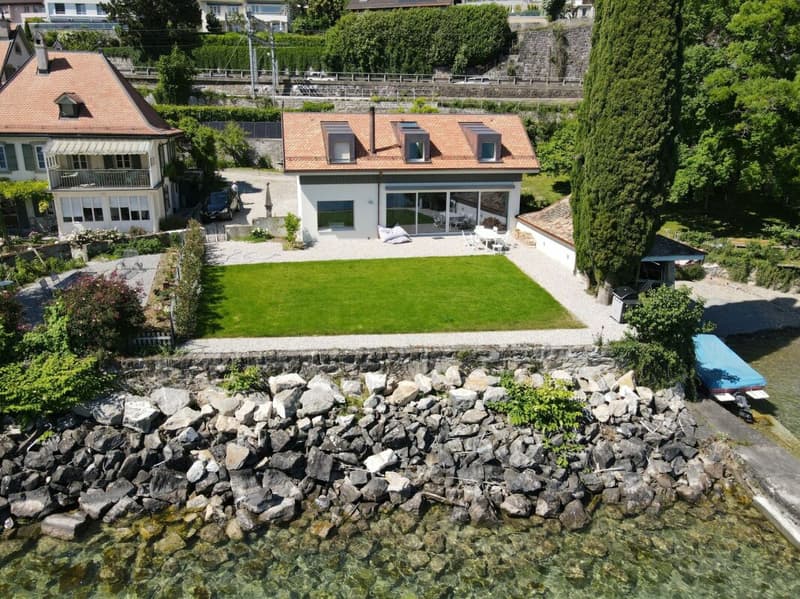 Maison pieds dans l'eau à Corseaux (1)