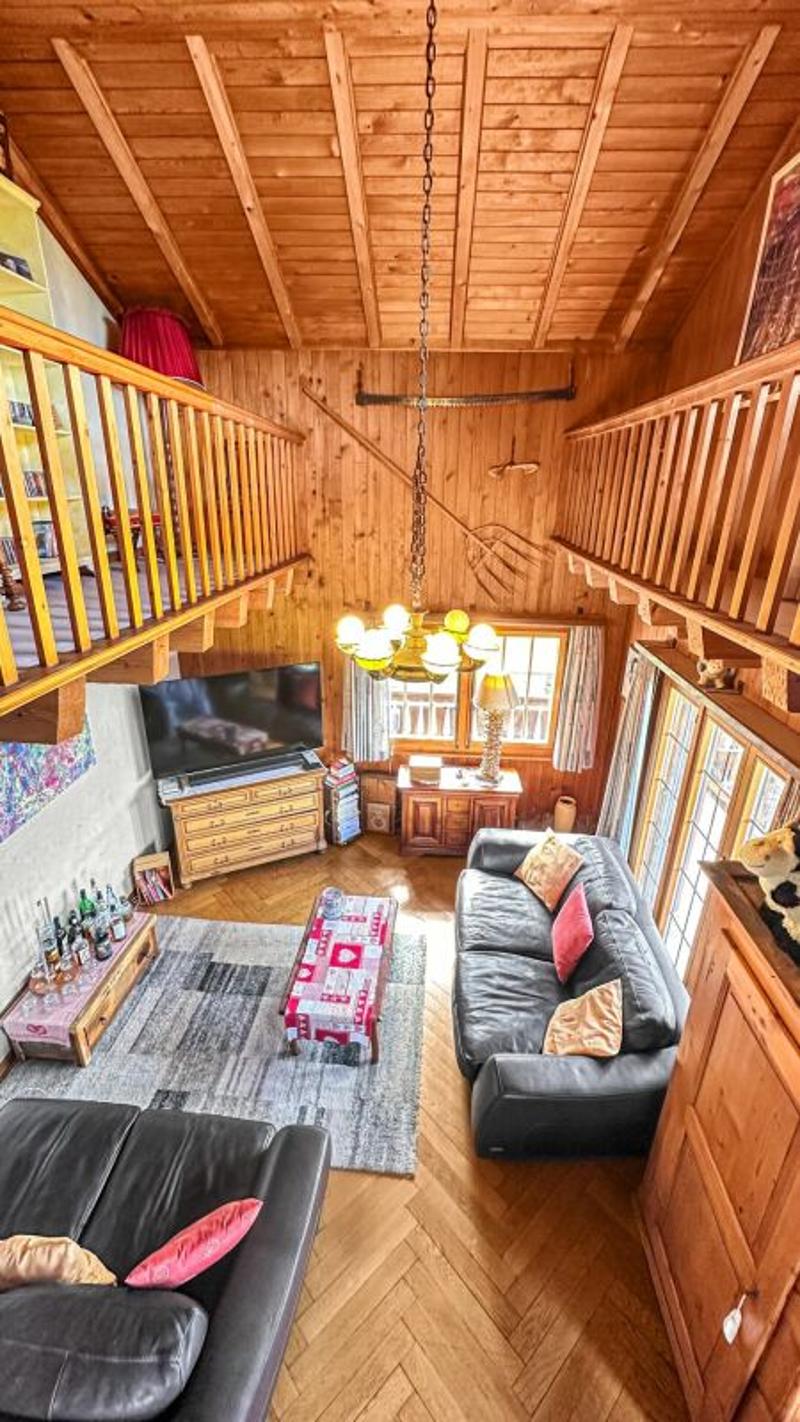 Chalet on the edge of the forest (6)