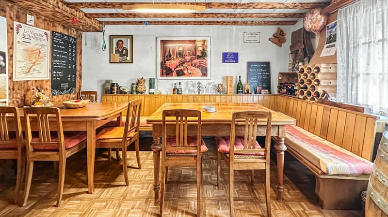 Chalet on the edge of the forest (10)