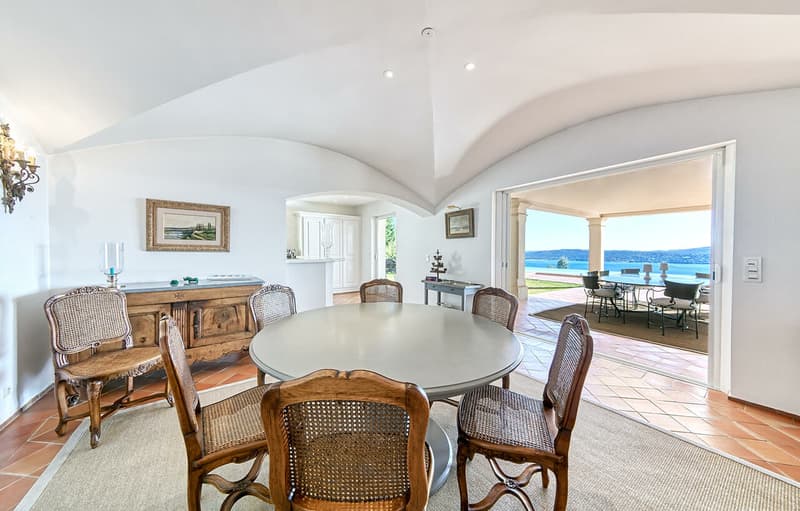 LOCATION ÉTÉ - VILLA LUXUEUSE AVEC VUE SUR LA MER ET ST TROPEZ (5)