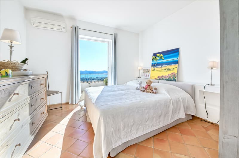 LOCATION ÉTÉ - VILLA LUXUEUSE AVEC VUE SUR LA MER ET ST TROPEZ (13)
