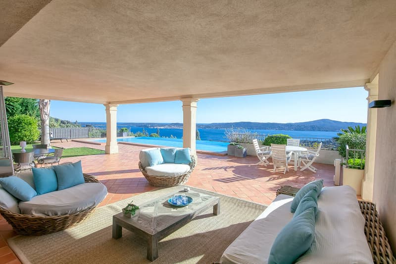 LOCATION ÉTÉ - VILLA LUXUEUSE AVEC VUE SUR LA MER ET ST TROPEZ (2)