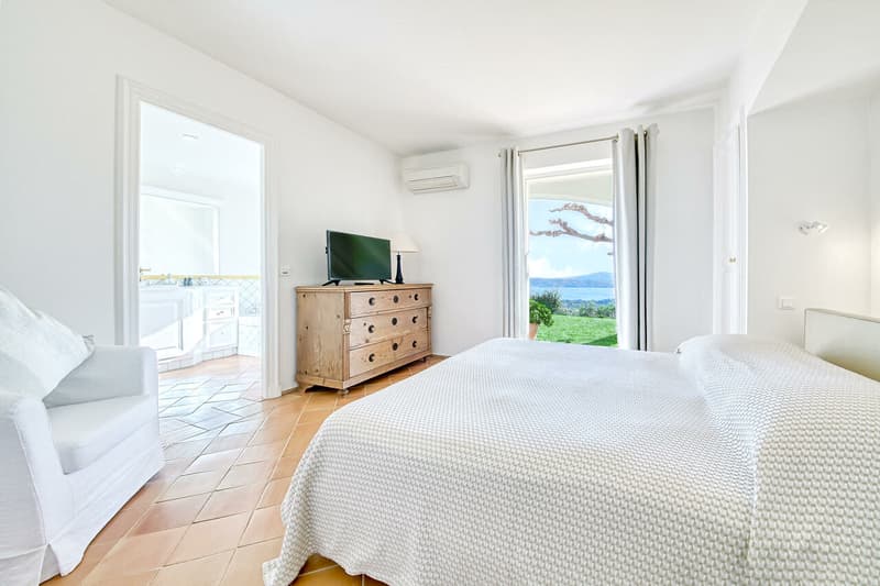LOCATION ÉTÉ - VILLA LUXUEUSE AVEC VUE SUR LA MER ET ST TROPEZ (11)