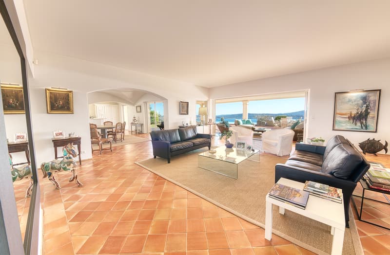 LOCATION ÉTÉ - VILLA LUXUEUSE AVEC VUE SUR LA MER ET ST TROPEZ (3)