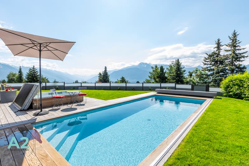 Luxury Chalet with 9 Rooms, Outdoor Pool and Jacuzzi (2)