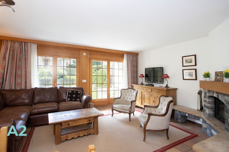 LOCATION SEMAINE / SAISON CHALET MITOYEN AVEC JARDIN PROCHE DU REGENT (2)