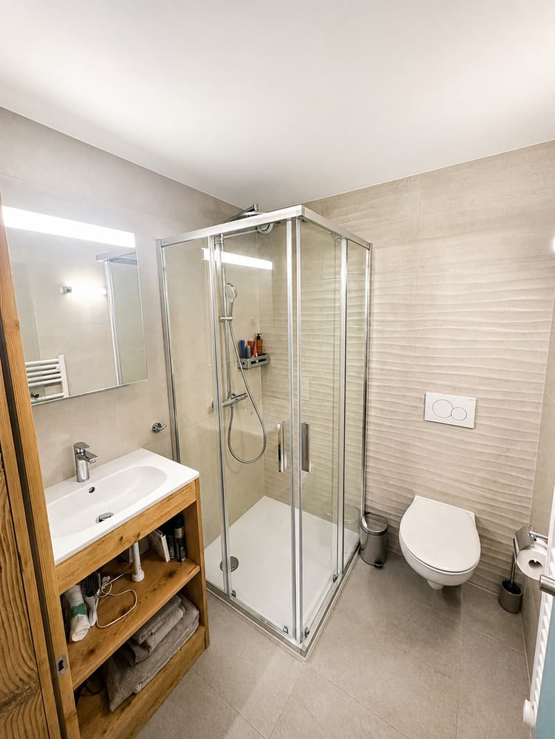 Charmanter 4.5-Zimmer-Wohnung renoviert in einer grünen Umgebung (9)