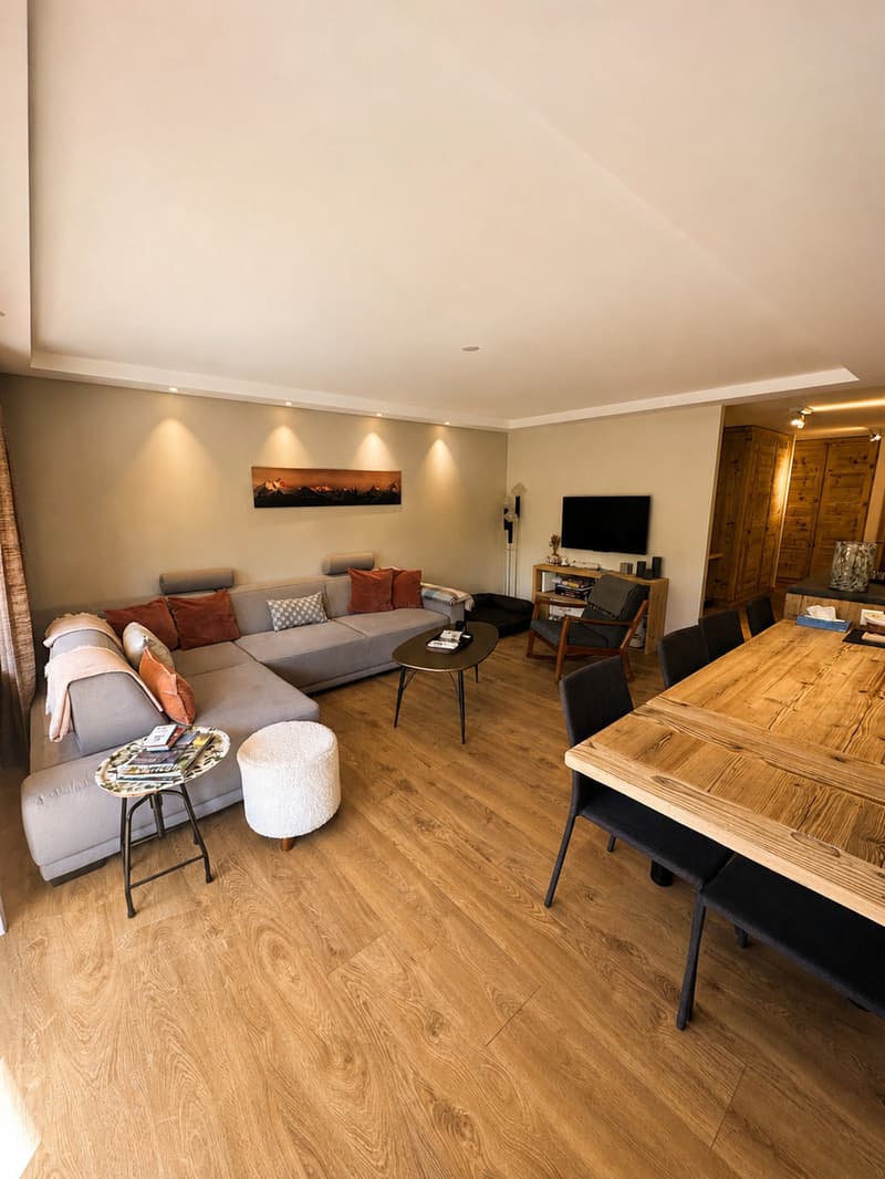 Charmanter 4.5-Zimmer-Wohnung renoviert in einer grünen Umgebung (3)