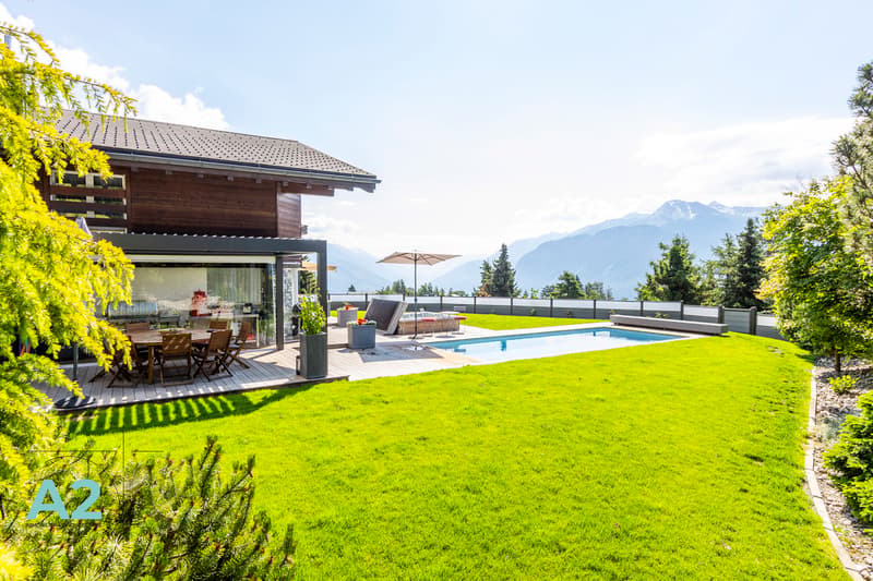 CHALET DE STANDING DE 6.5 PIÈCES AVEC PISCINE EXTÉRIEUR ET JACUZZI (1)