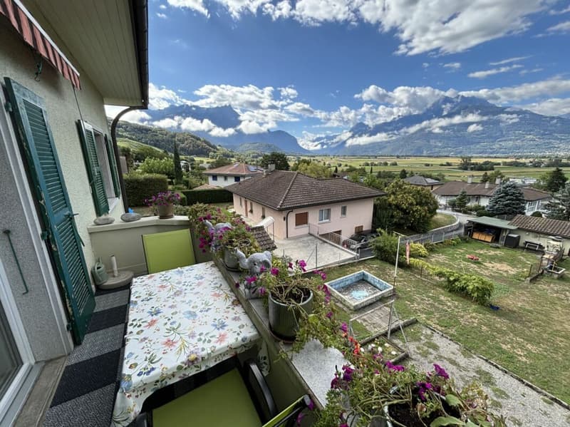 Immeuble et parcelle constructible à Ollon (14)