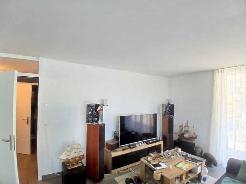 Moderne 2,5-Zimmer-Wohnung mit Balkon und Bergblick in Fully (9)
