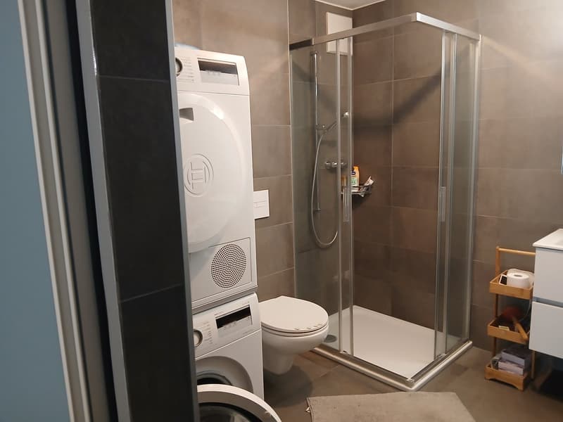 Moderne 2,5-Zimmer-Wohnung mit Balkon und Bergblick in Fully (15)