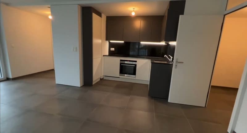 Moderne 2,5-Zimmer-Wohnung mit Balkon und Bergblick in Fully (7)